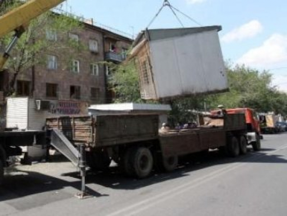 Ամեն մեկի վրա կես կիլո ասկոլկա կա, «ռեյդերսկի զախվա՞տ» են անում. Տիգրան Մեծ պողոտայից վտարում են 10 կրպակատերերի